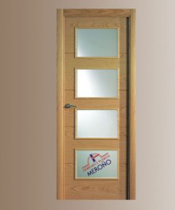 Puerta de interior en madera de roble barnizada modelo 8500 Vega con 4 vidrios